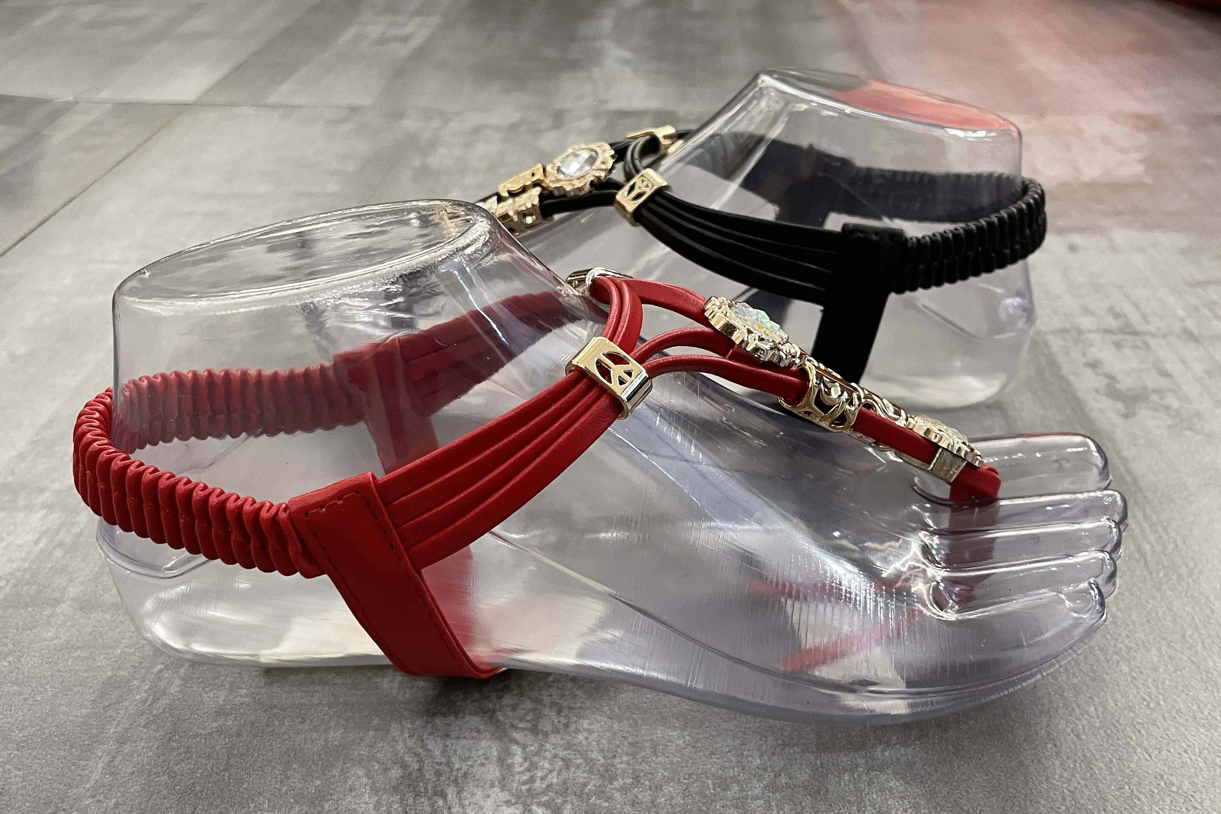 Прямая продажа с завода, женские сандалии из искусственной кожи, декоративный верх