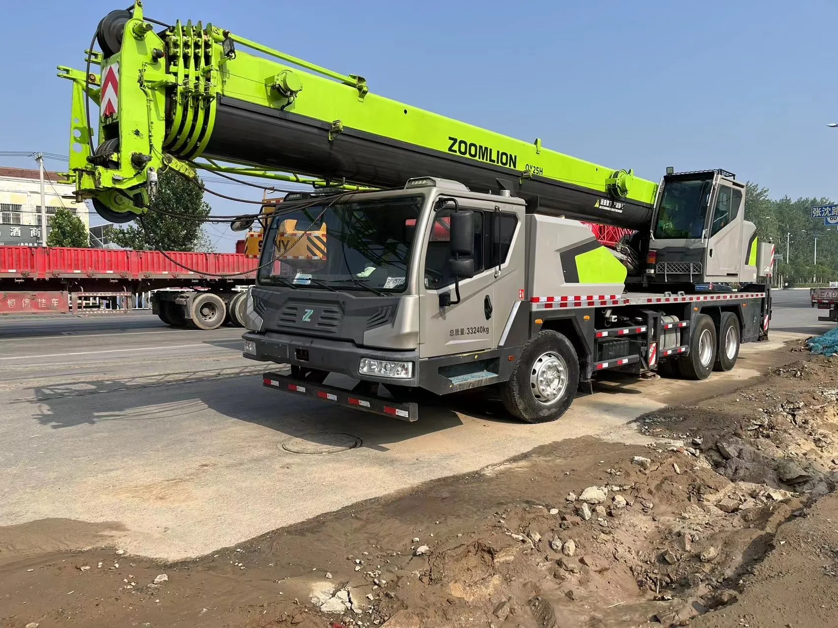 Second hand Zoomlion truck crane 25 ton mobile truck crane ZTC250 truck cranes
