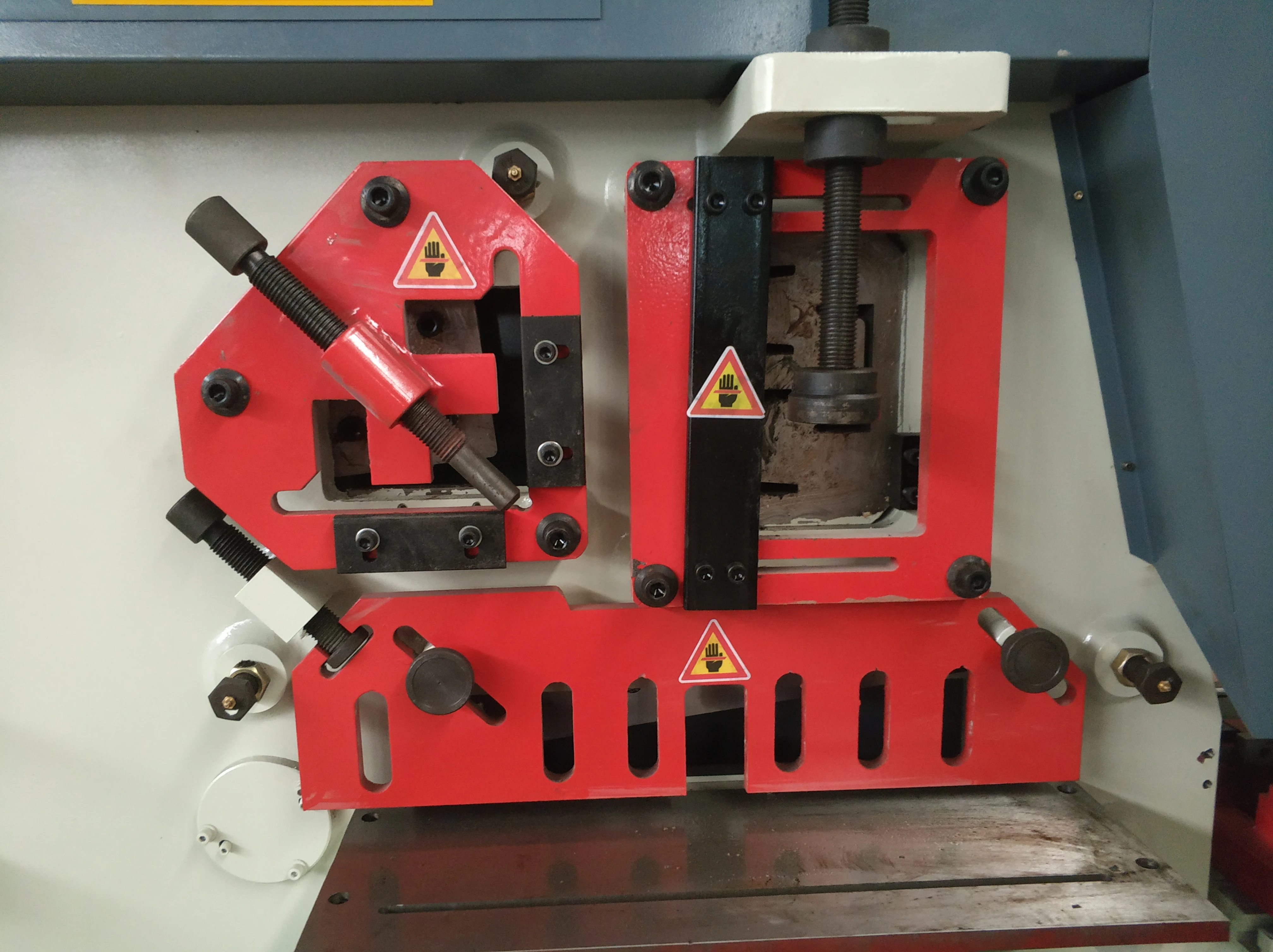 Китайский гидравлический пресс Q35Y-25 комбинированный штамповочный