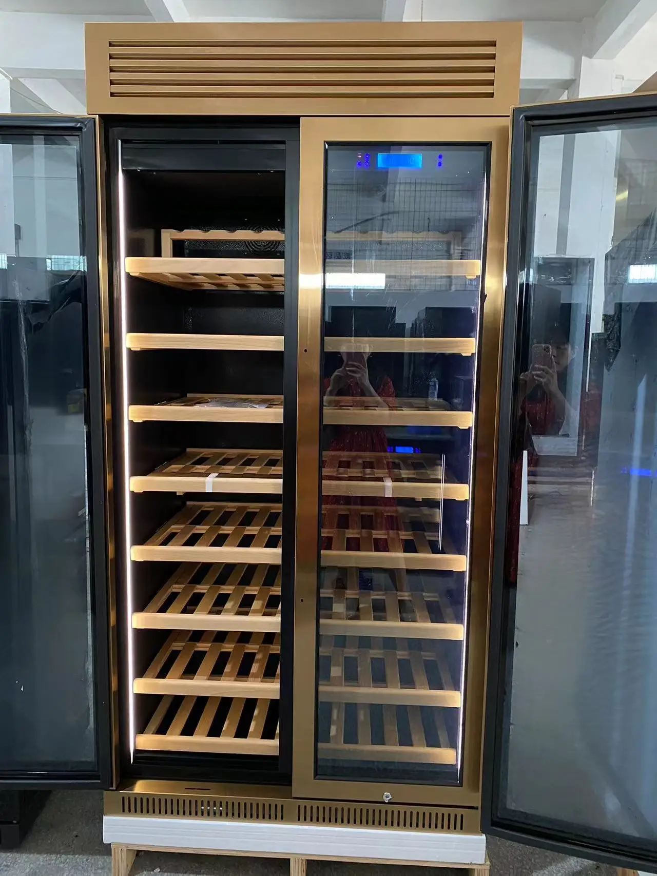 Top quality Commercial Display Wine Fridge Refrigerator Freezer/Wine Cooler/Wine Cellar