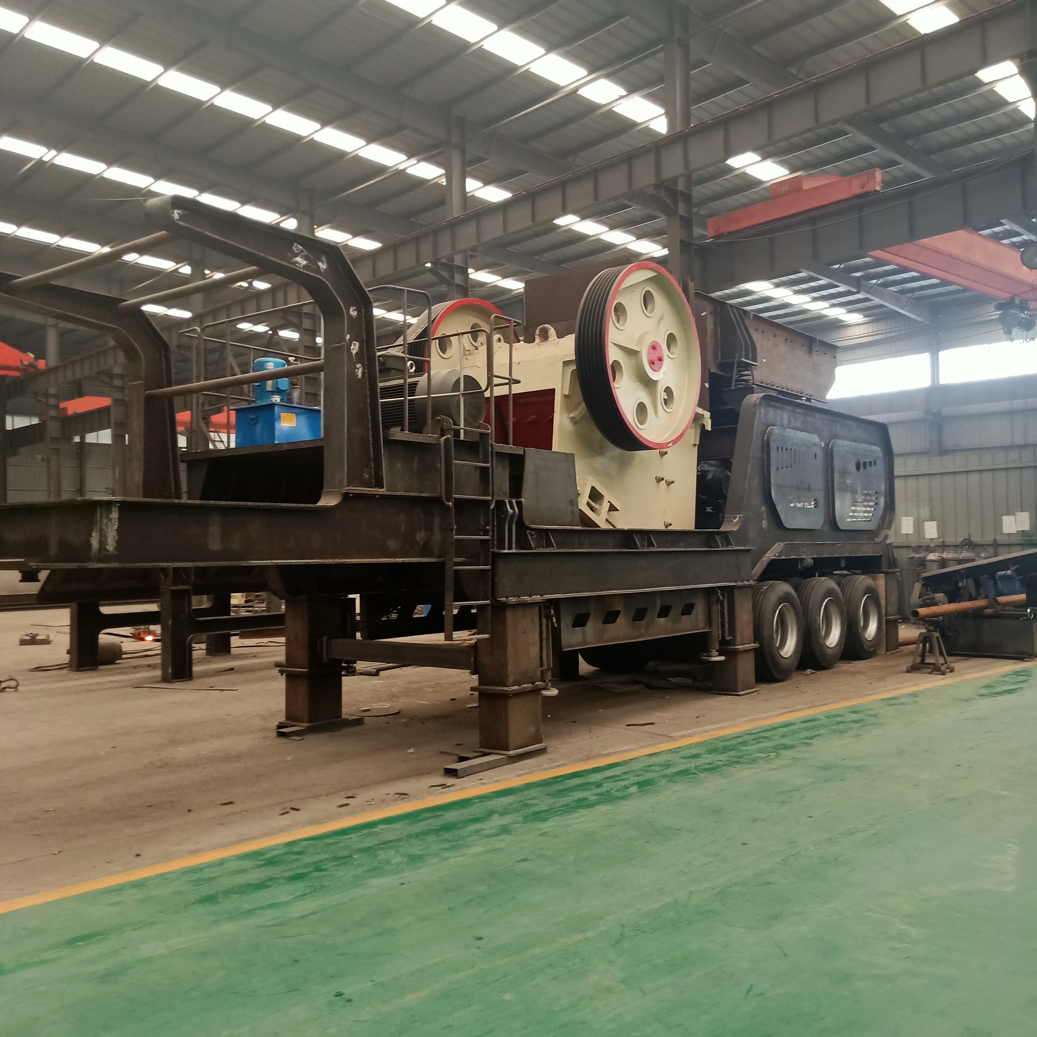 Truck-mounted Crusher for Stone and Quarry Plant