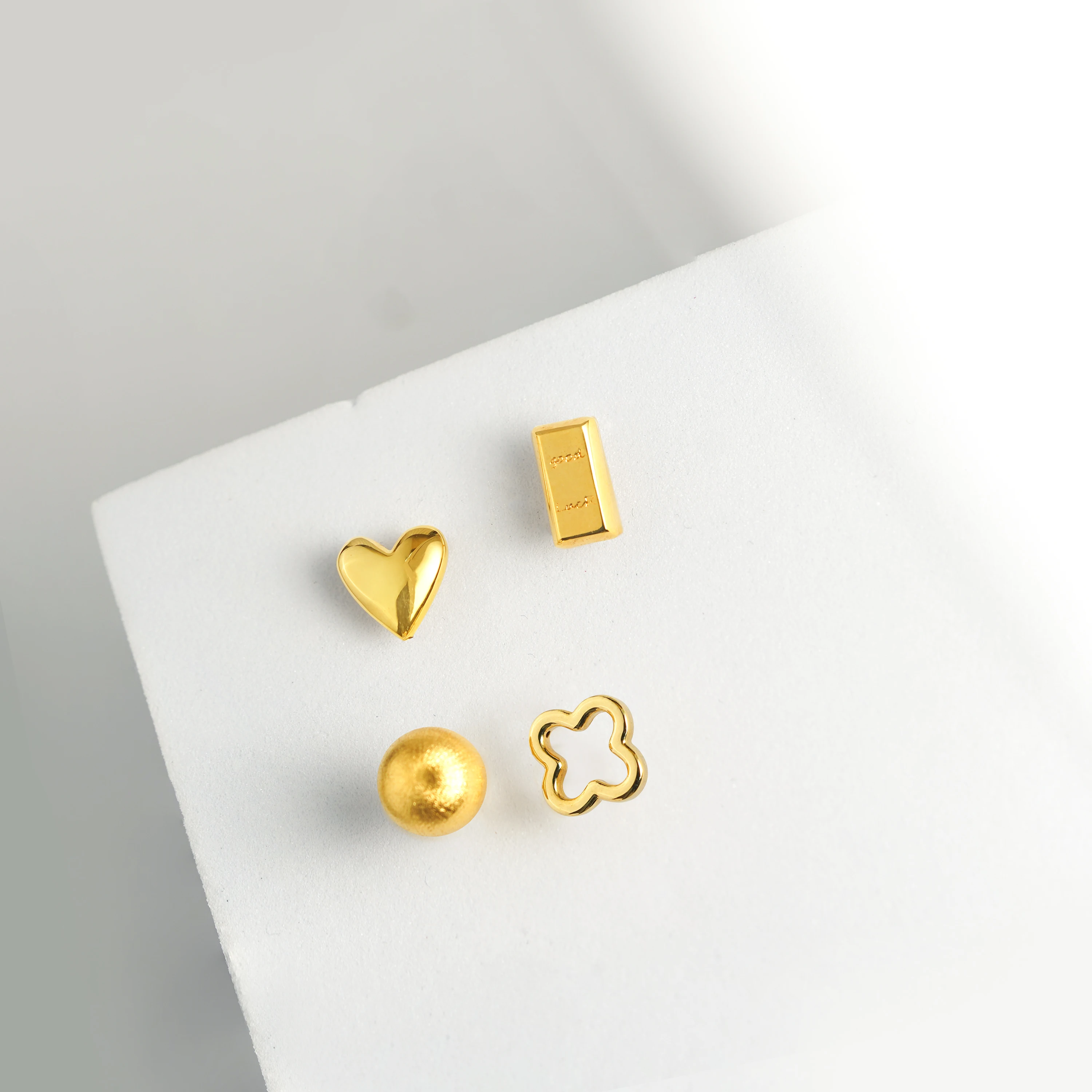 PCX Jewelry 18K Fine Jewelry Real Gold Earrings Exquisite 18k Gold Small Gold Bar Shaped Earrings