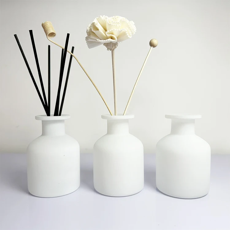 hot sale round 50 100 150 200ml Reed Diffuser Glass Bottle with cap