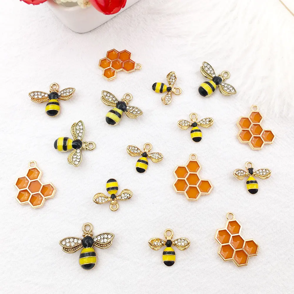 Designer Metal Alloy Gold Shiny Honey Bee Craft Charm Jewelry Earrings Pendants for Necklace Bracelet Making Jewelry Accessories