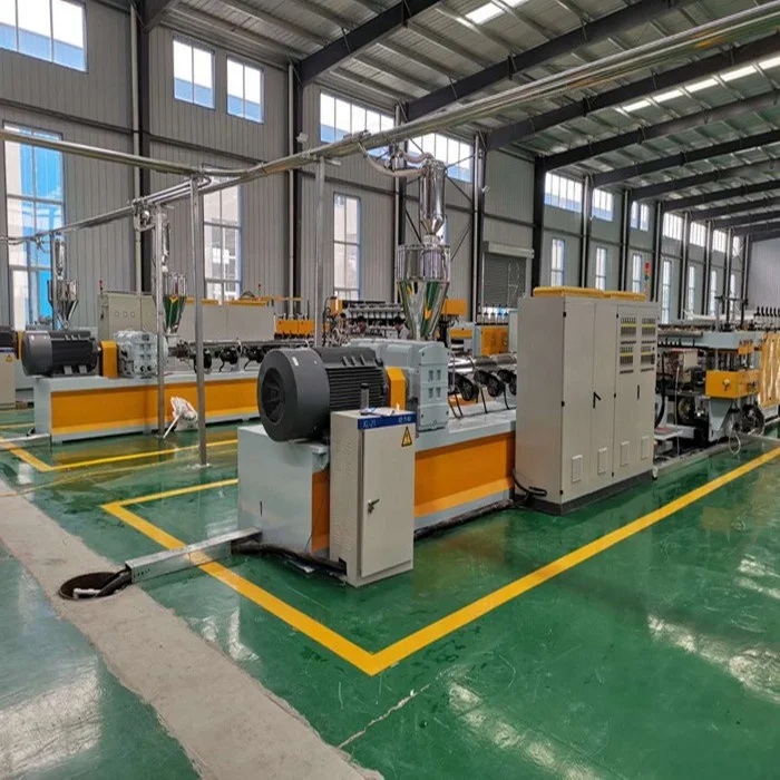 Машина для изготовления гофрированного листа с полипропиленовой полой сеткой