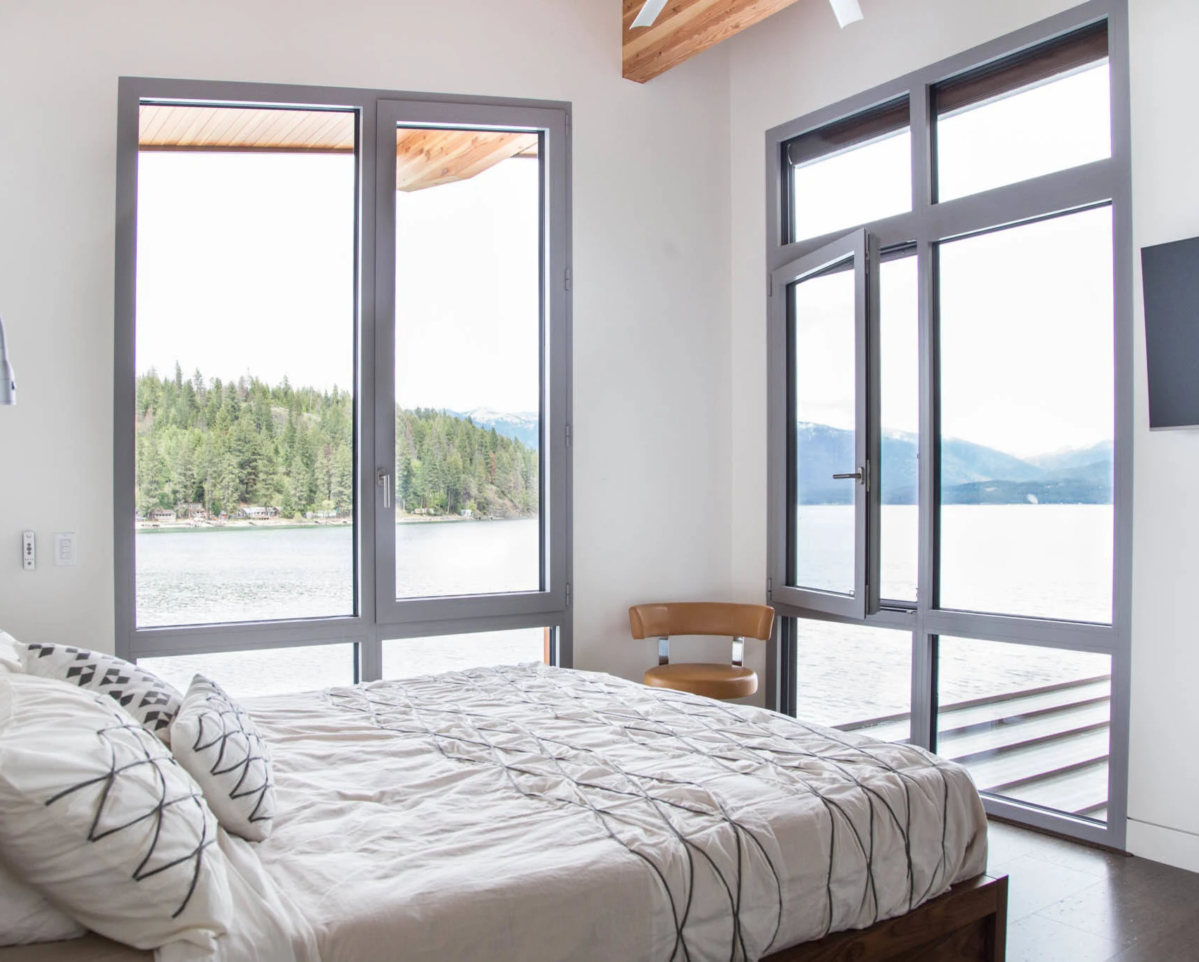 Energy Efficient Double Glass Tilt Turn Casement Window Made by Chinese Factory for Villa Application