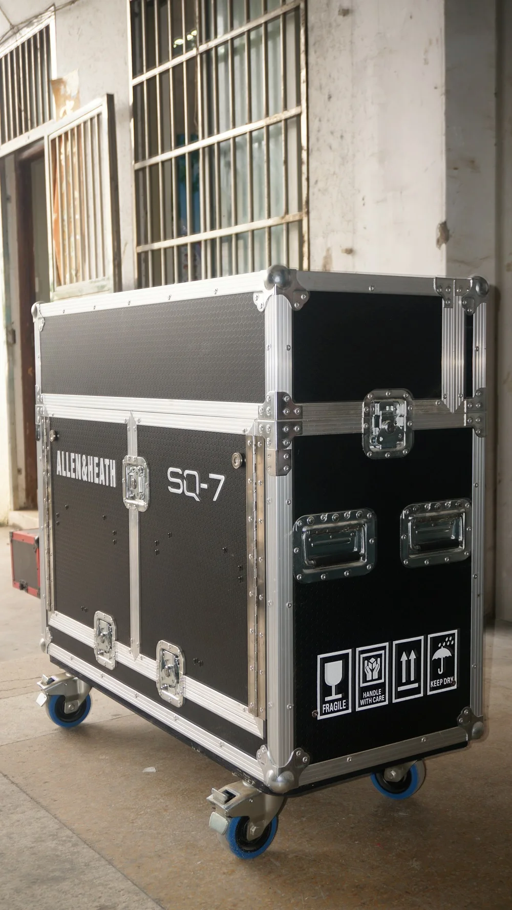 Flight road mixing console mixer flip case for SQ-7 QU-16 QU-24 QU-32