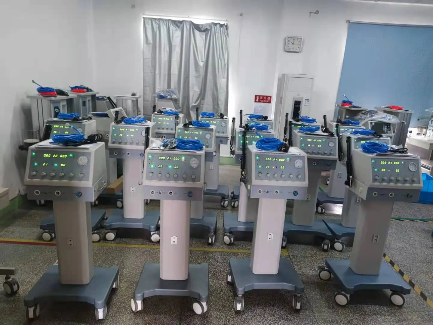 China Manufacturer Factory Price Breathing Medical Product High-End Use for Adult and Infant ICU Ventilator