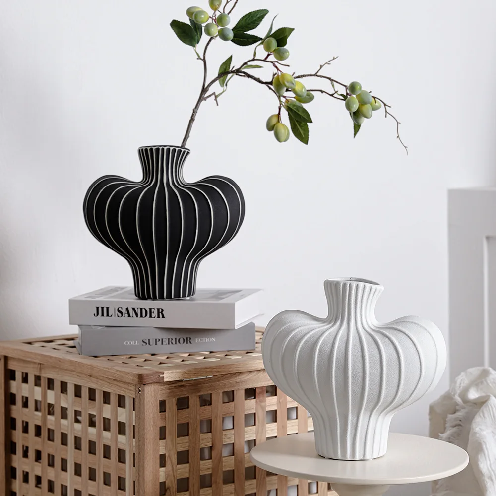 Nordic light luxury wabi-sabi style French ceramic vase high-quality art white for room decoration hydroponic vase