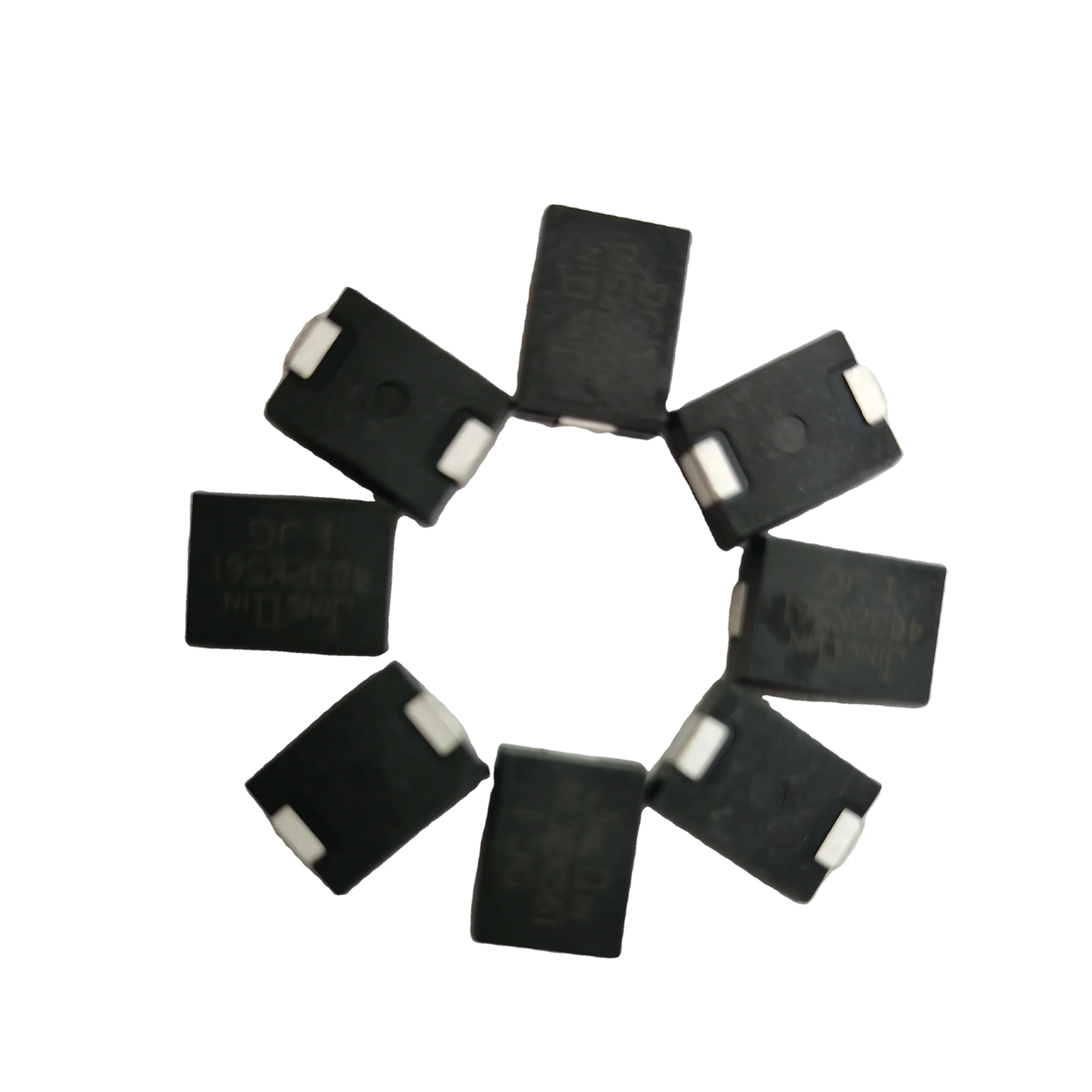 SMD Варистор 4032k561 чип