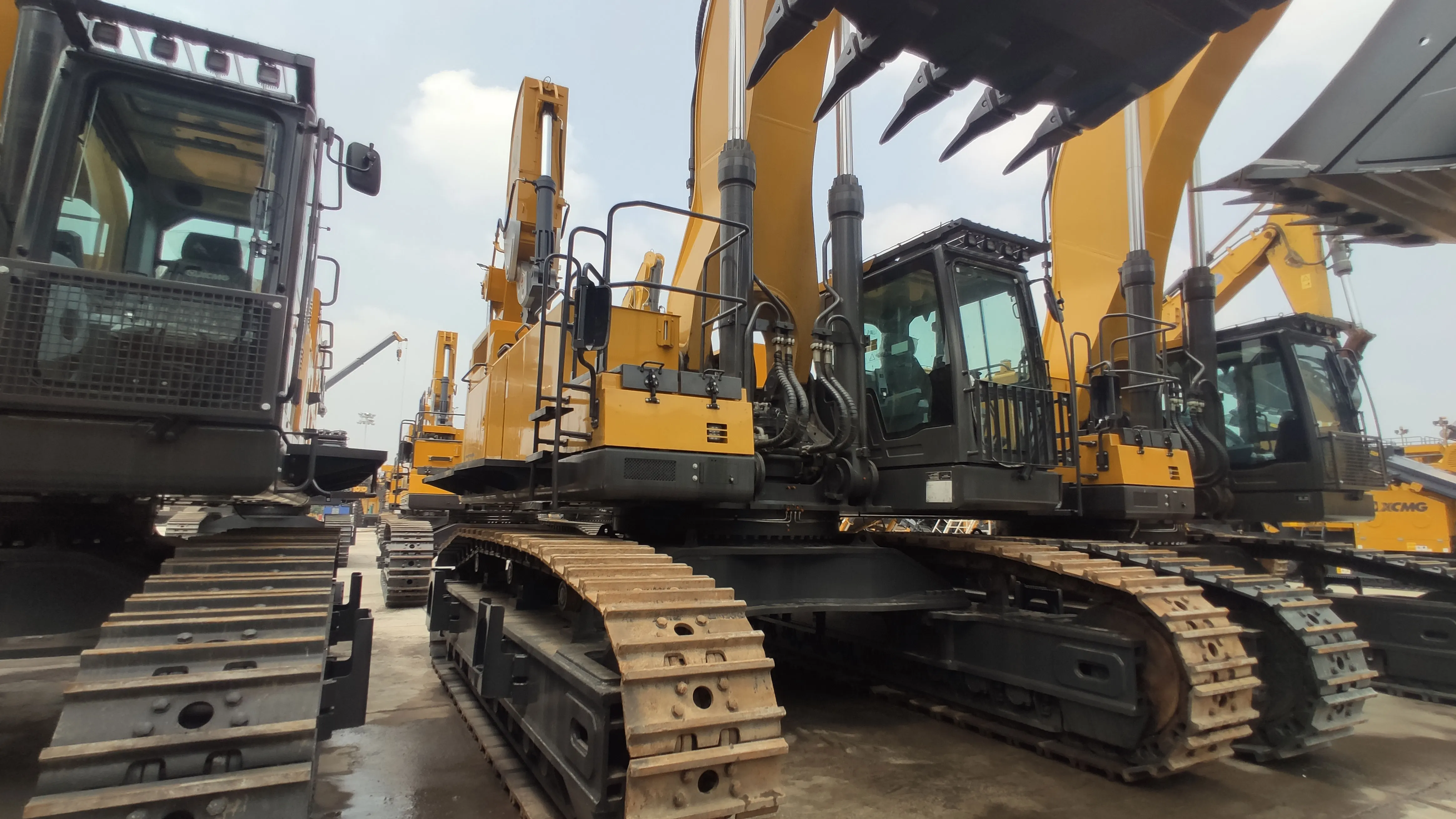 XCMG Official Second Hand Crawler Excavator Construction Machine XE950GA 90Ton Mining Hydraulic Excavator Prices