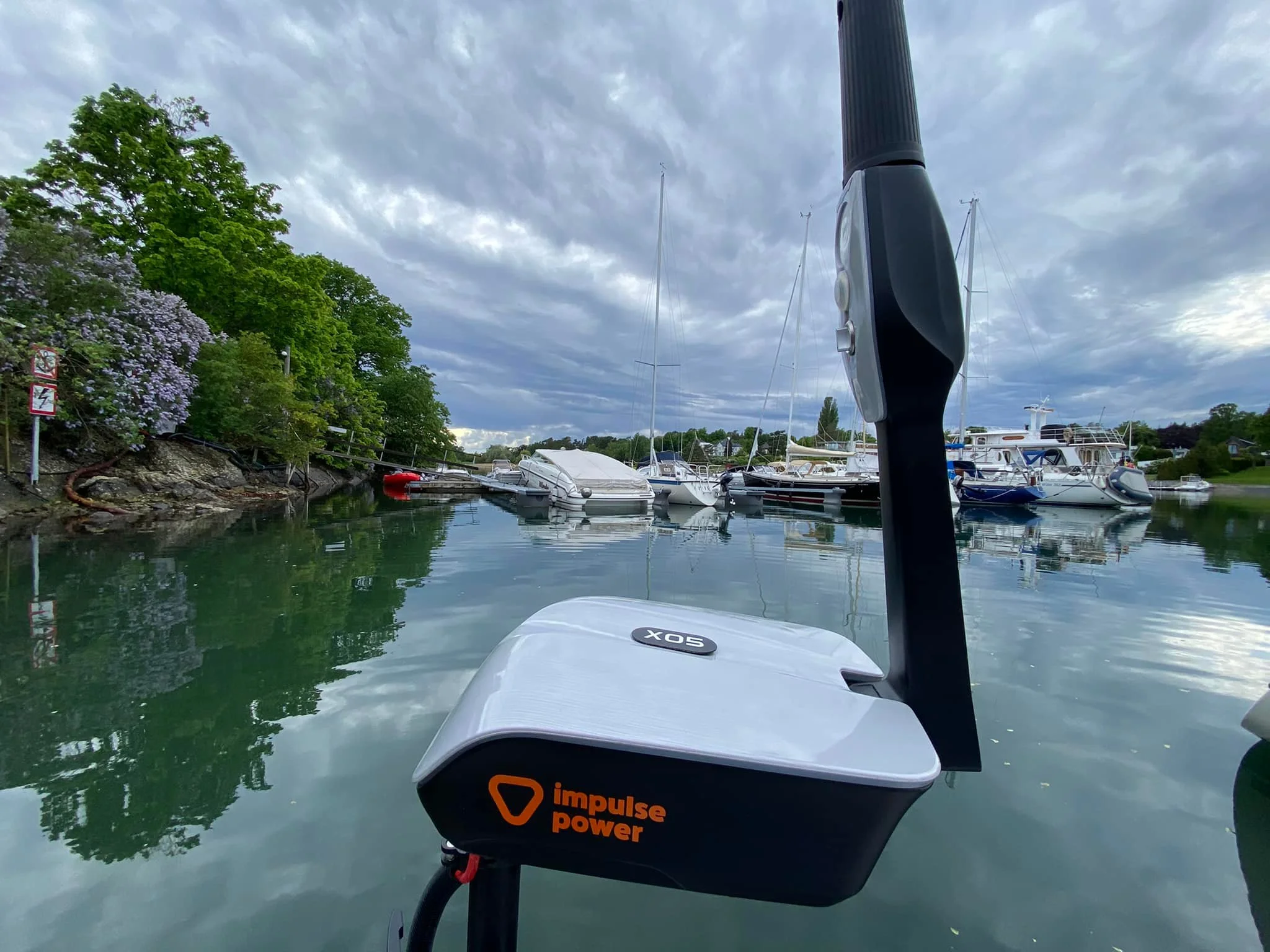 Electric trolling motor electric propulsion outboard motor eXtreme electric outboard motorboat