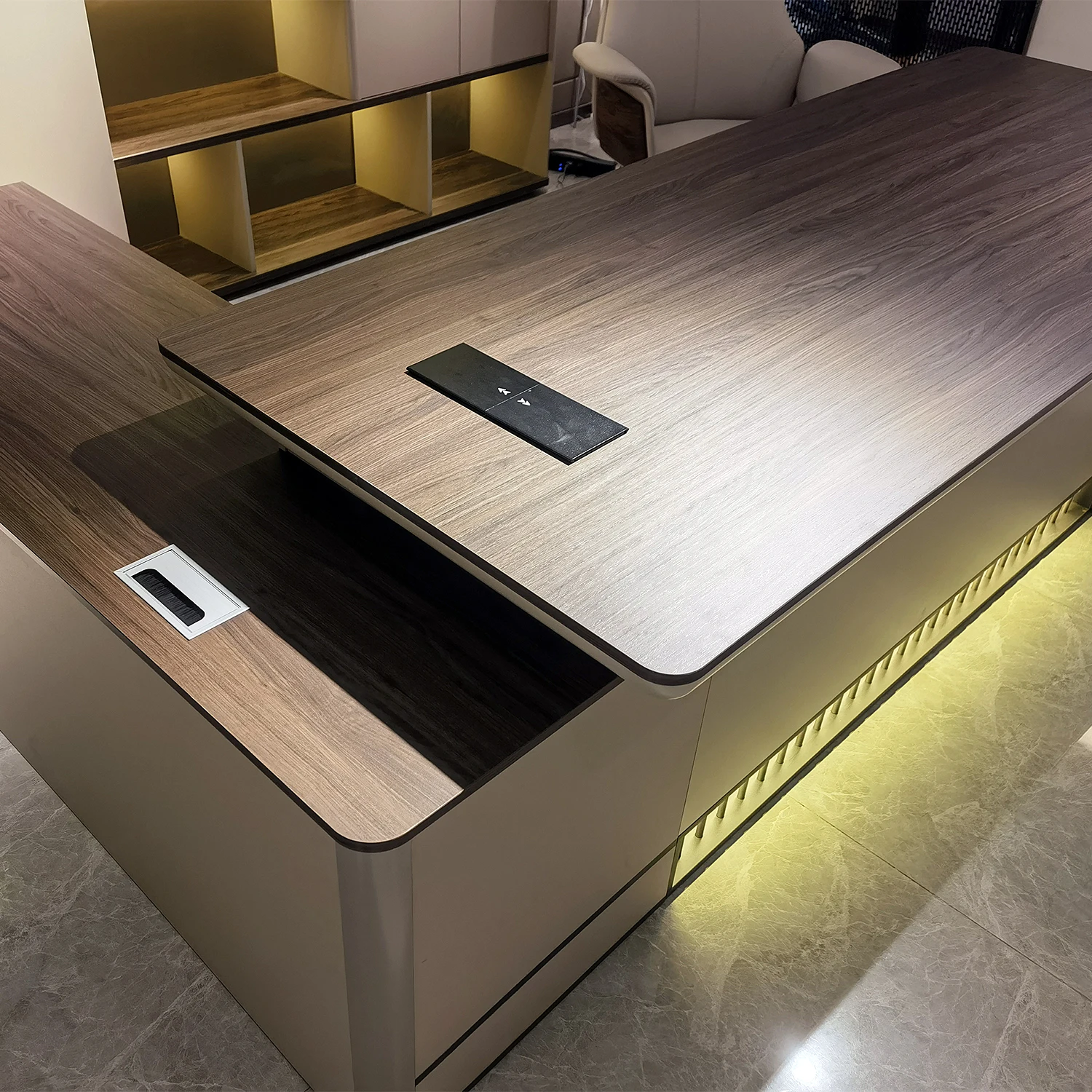 Modern L Shape Wooden Office Table Set Boss Desk Executive Desk With Chair