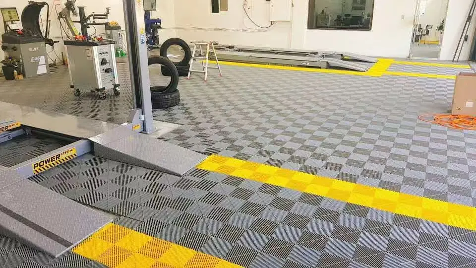 Enlio PVC Tiles Garage Flooring Suspended PVC Garage Floor Tiles Mats for Workshop Car Washing Room Flooring