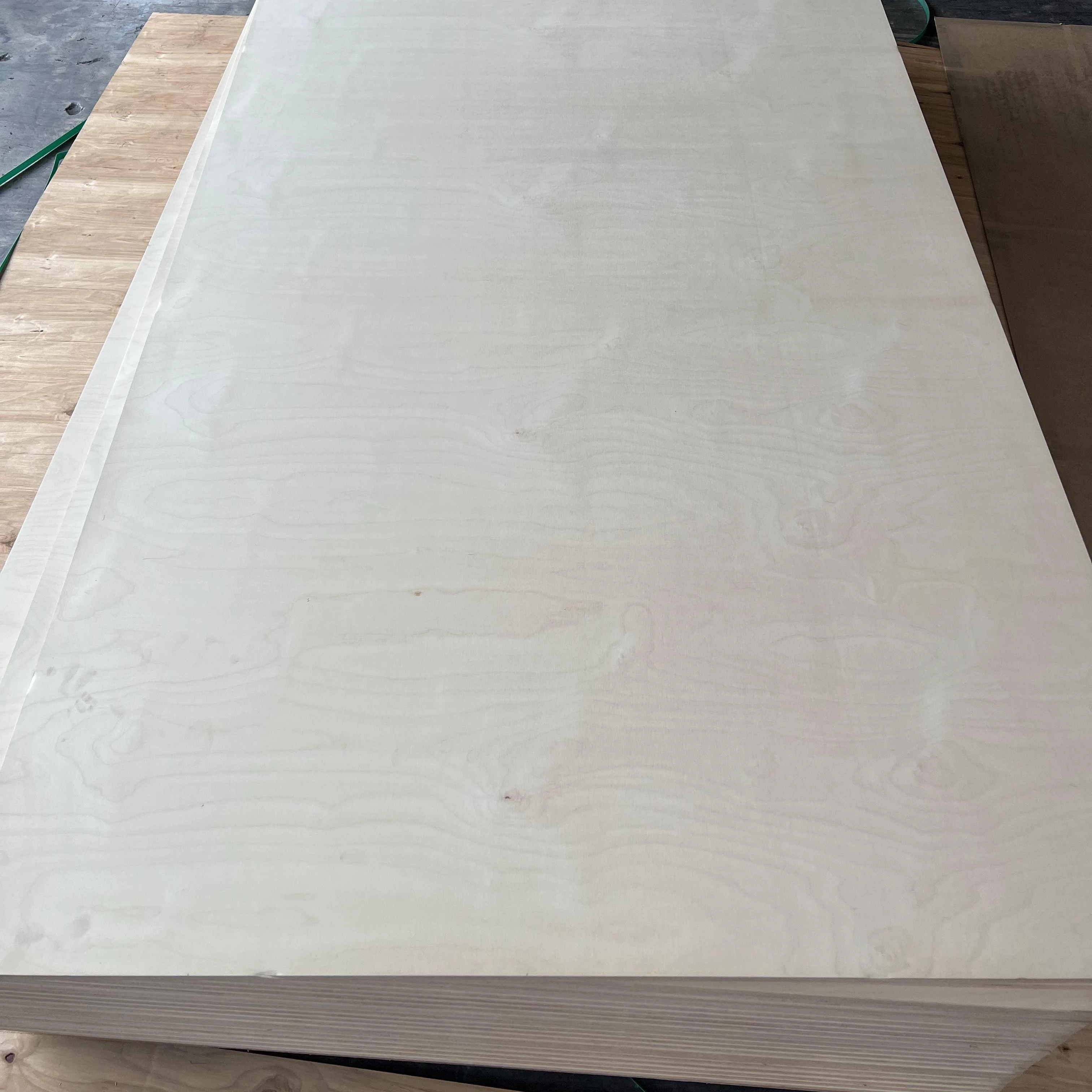 Wholesale Price E0 Russian Baltic Birch Plywood 6mm 9mm 12mm 15mm 18mm 24mm Full Birch 1200*2400 Commercial Plywood Sheet