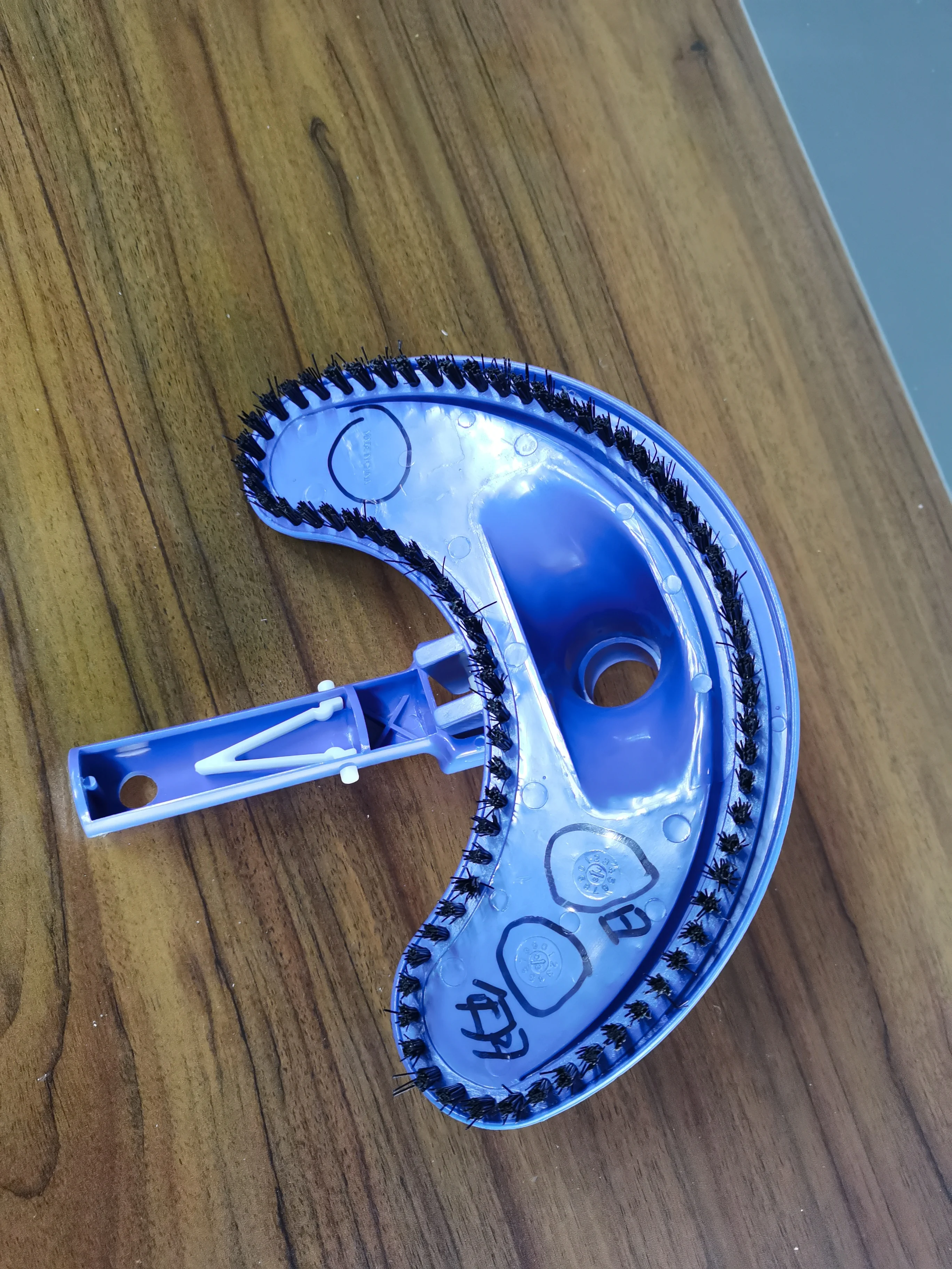 Economical swimming pool crescent type vacuum  head tip accessories with brush hot sale professional factory