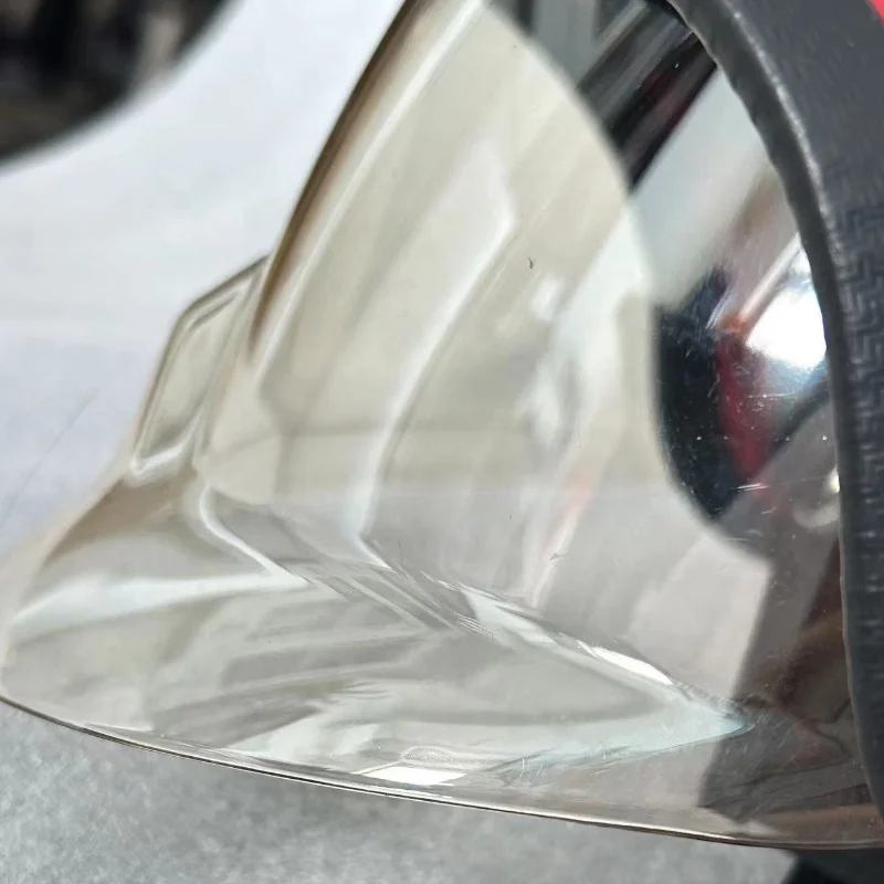 Light weight withstand high temperature firefighting helmet with adjustable chin strap for firemen