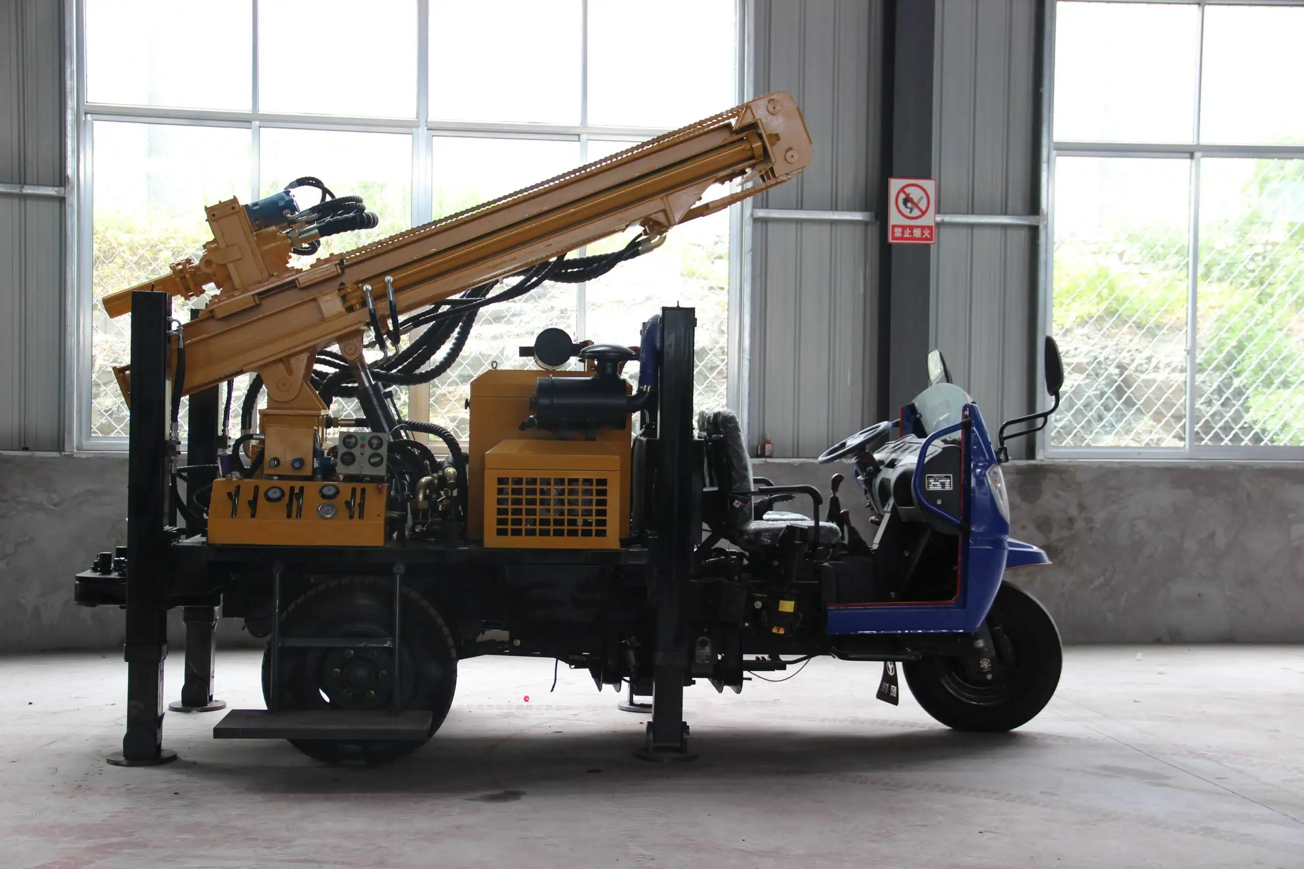 YLFY200 200 Meter 65kw Tricycle 3 wheel Vehicle Mounted Tractor water well drilling rig for sale