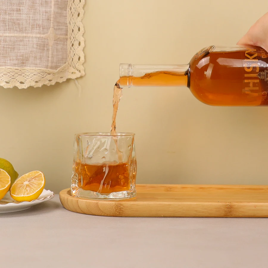 750 ml Transparent flint glass bottle liquor wine whisky vodka tall and thin glass bottles with wooden cork top