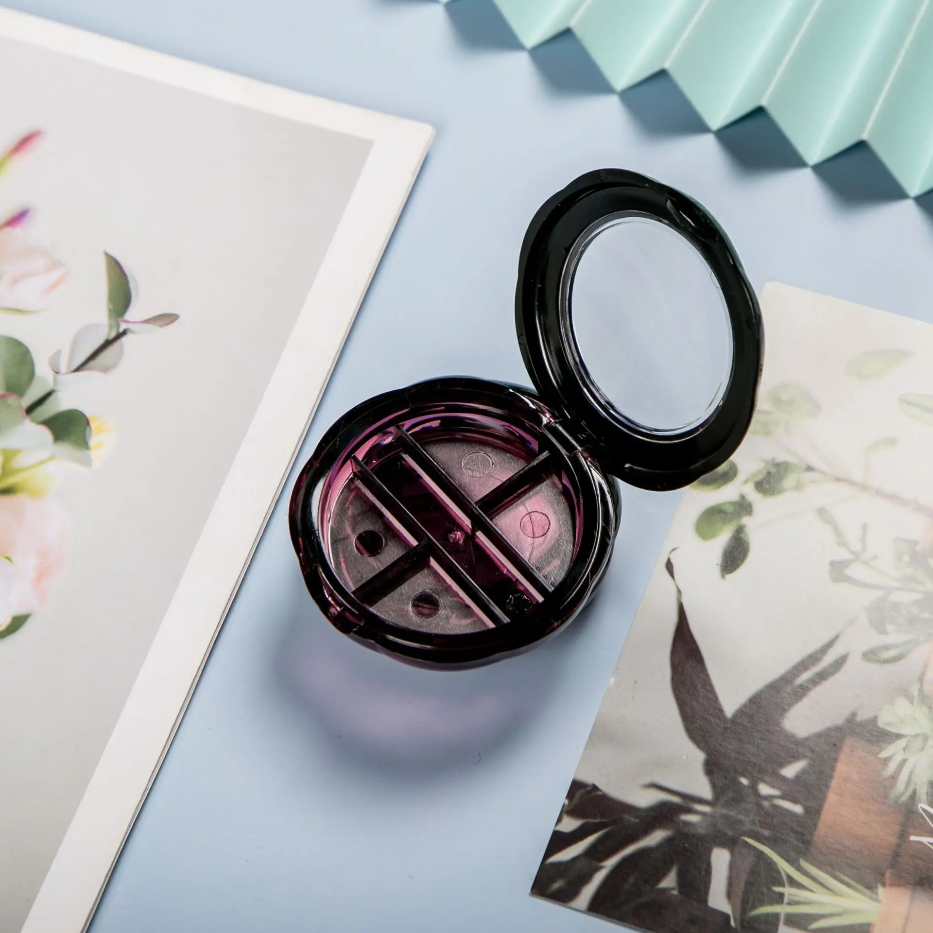 Factory Supply Cosmetic Package Transparent Petal-Shaped ABS Plastic 4 Colors Eye Shadow Box With Brush