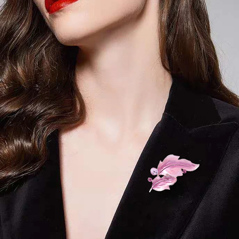 Simple and Exquisite Crystal Leaf Brooch Pins Small and Cute Brooch Pins For Unisex