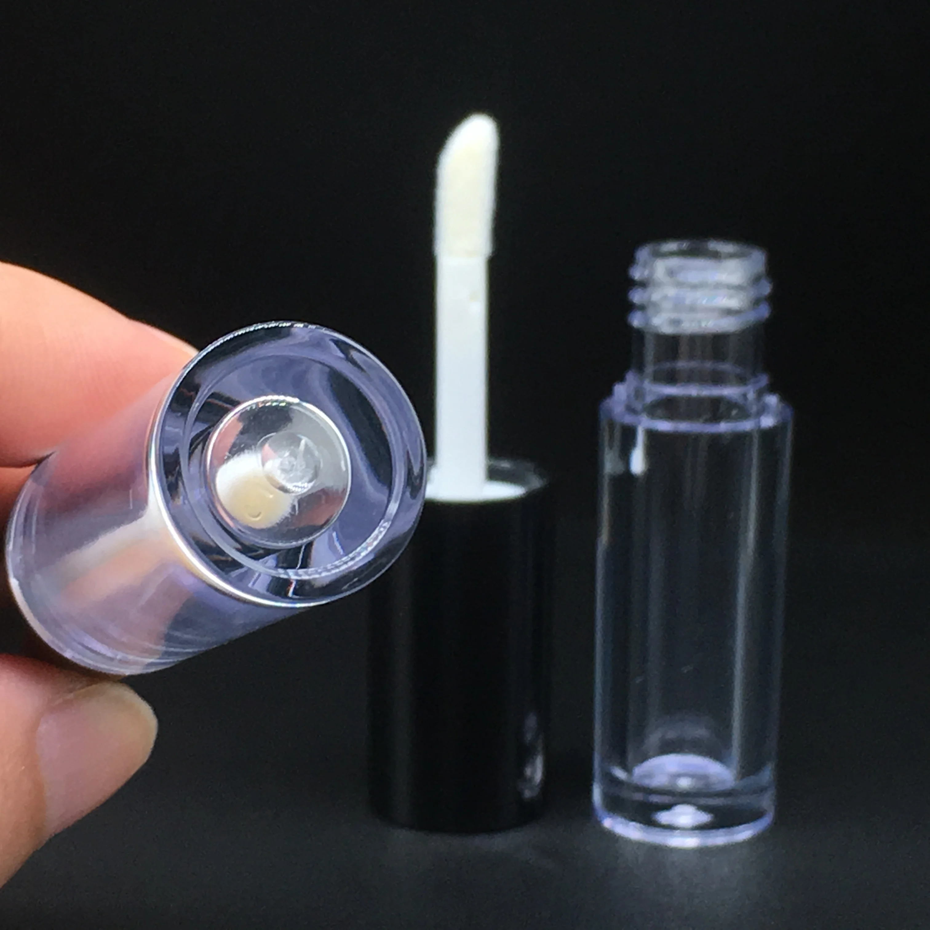 Black Yellow Red Thick Chrome Packaging Bottle Liquid Empty Matte Twist Up Sample Size Lip Gloss Tube Logo