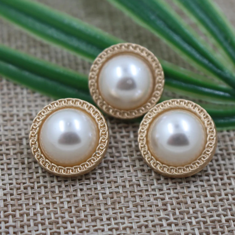 Factory wholesale Fashion white pearl metal sewing button for coat