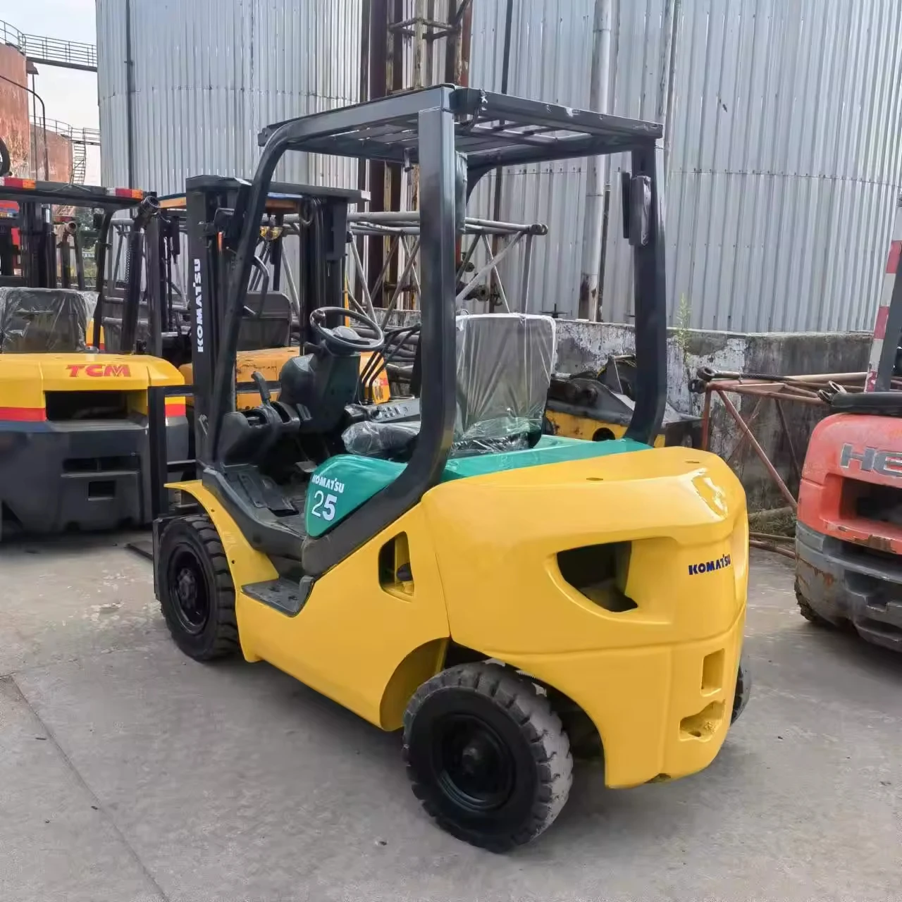 Высококачественный Подержанный Komatsu японский ходовой кондиции fd25 2.5ton вилочный погрузчик komatsu FD25