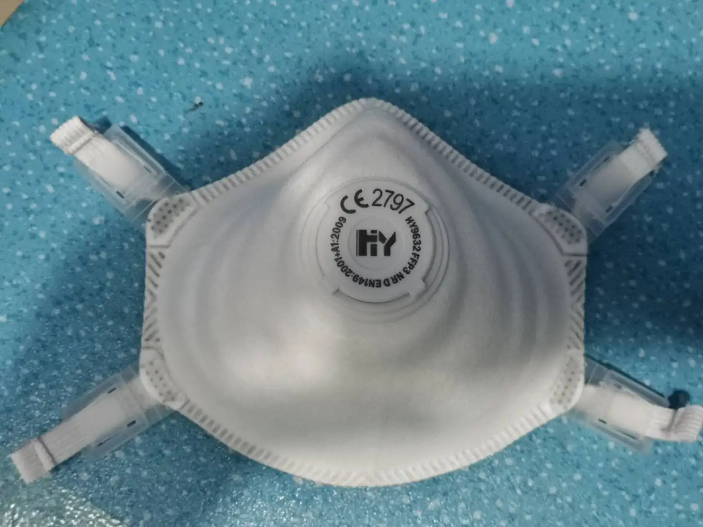 Disposable filtering face mask  FFP3 moulded respirator with valve