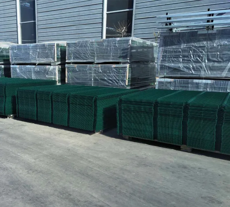 hot sale electric metal wire mesh panel curvy fence welded bend mesh fencing with square post