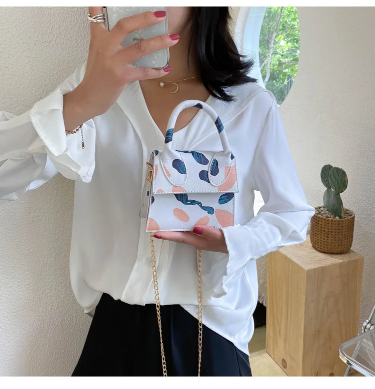 Wholesales Ladies Chains Shoulder Crossbody Bolsas Women 2021 Mini Hand Bags Small Women Purses Luxury Handbags for Women Clutch