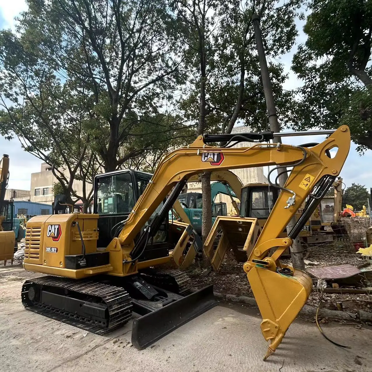 Hot sell Original Caterpillar CAT305.5E2 used excavator in uae backhoe crawler excavator cat320dl cat320d2
