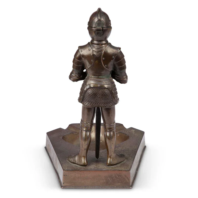 Vintage Knight Cigar Ashtray Desktop Resin Ashtray with Lighter