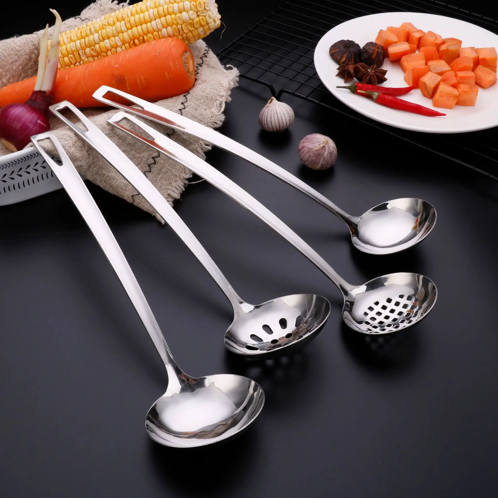 
7-inch 201 stainless steel V-shaped spoon thickened bright household soup spoon Colander cooking kitchenware 