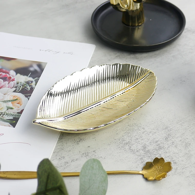 High Quality Leaf Shape Gold White Ceramic Dish For Restaurant Use decorative fruits dishes