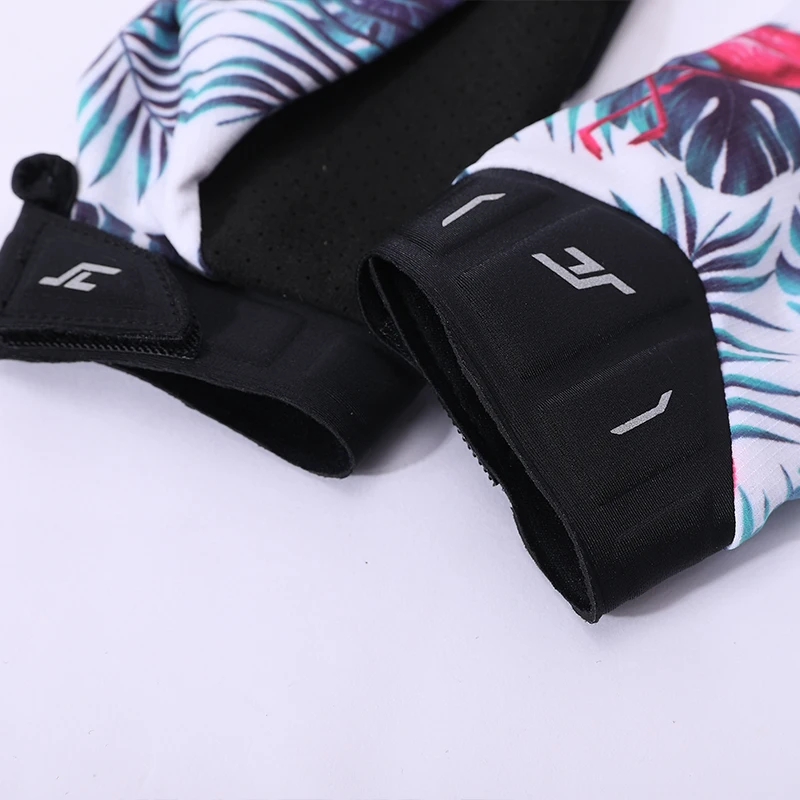 2022 New Design Grip Football Gloves Adult Kids Outdoor American Custom Football Gloves