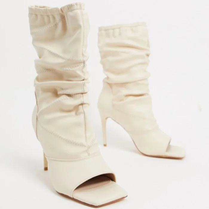 Женские сапоги с открытым носком на массивном каблуке