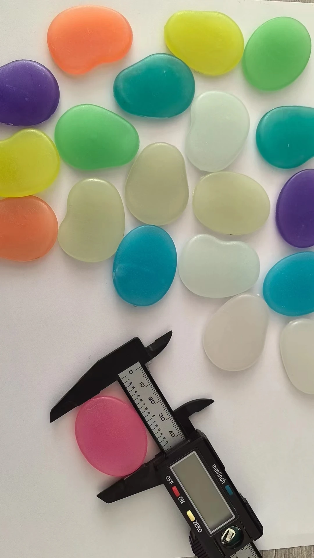 environmental blue colored photoluminescence glow in the dark luminous sand stone pebbles for home aquarium fish tank ornament