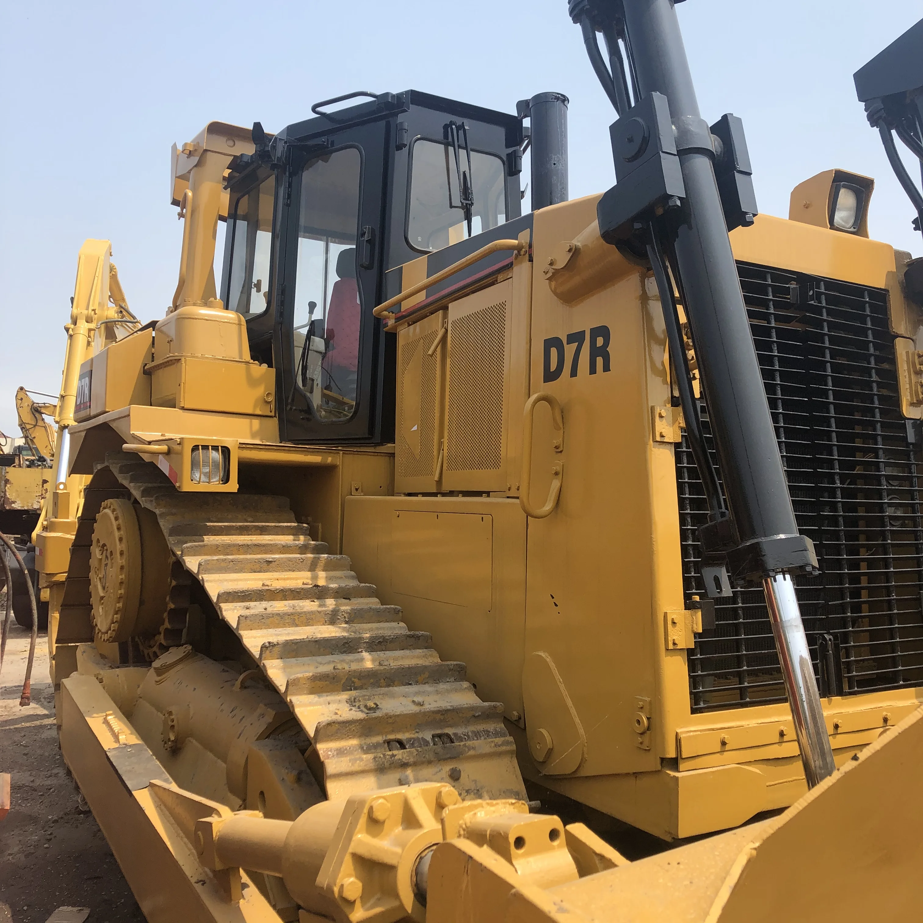 Б/у гусеничный бульдозер CAT D7H D6H D6R D7R D8H D7G D8R D5M komatsuu d85 d275 d375 Сделано в