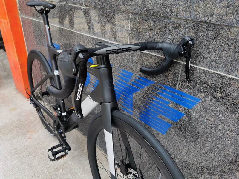 Java FUOCO TOP road bike 24 speed carbon fiber racing bike integrated handlebar hydraulic disc brake bicycle for adult