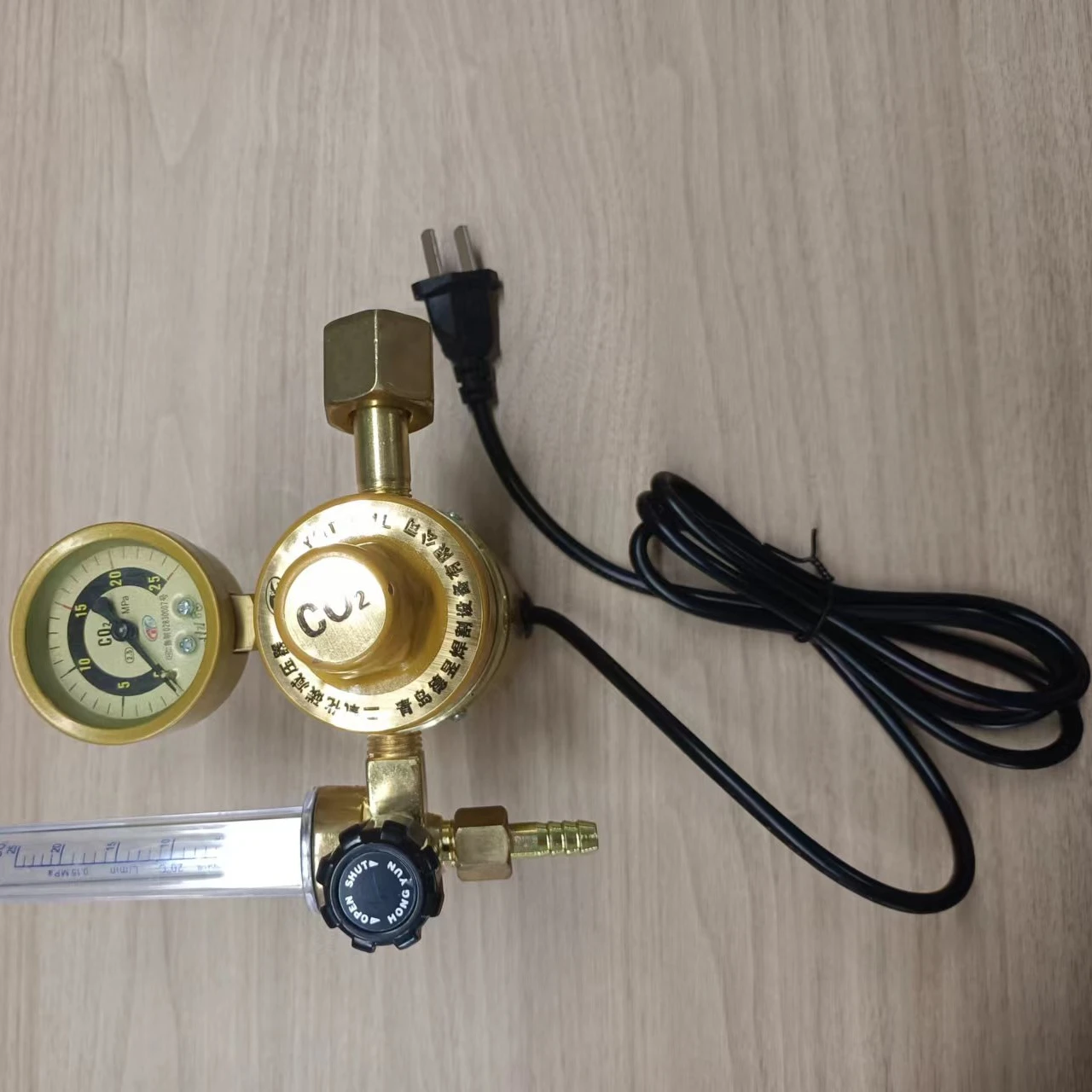 Heated carbon dioxide pressure reducer / mixed gas general