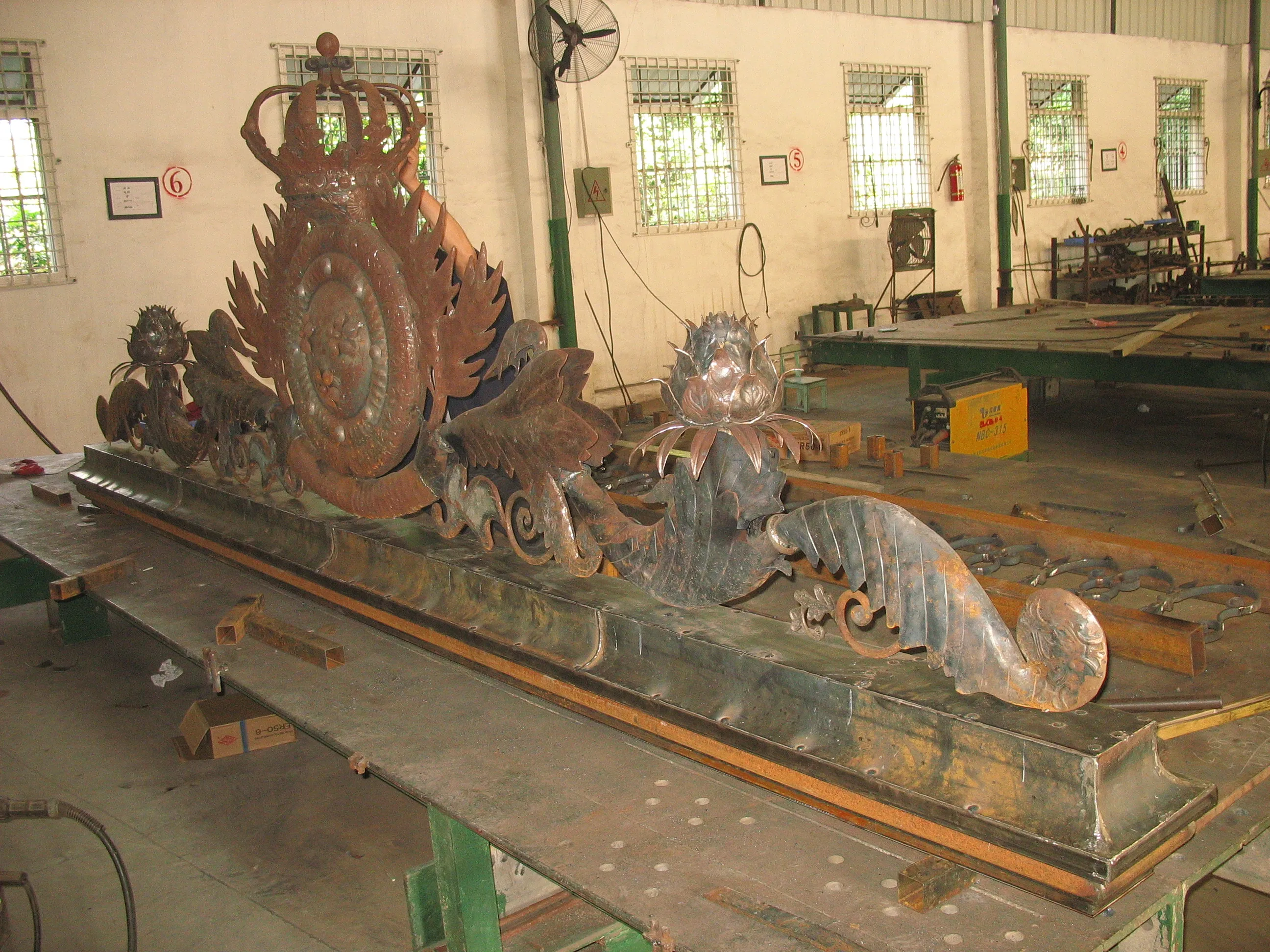 Factory Price Latest Main Driveway Gate Grill Designs Wrought Iron Gate For House