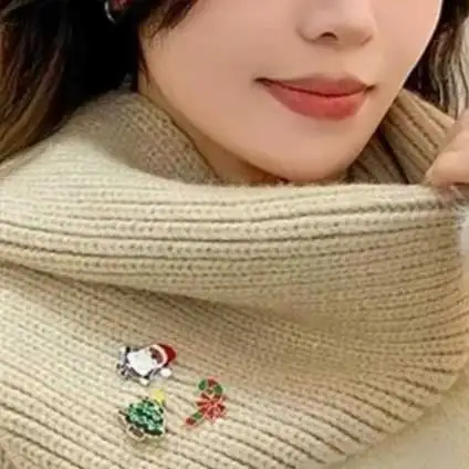 Metal Crafts Manufacturer Custom Cute Anime Logo Christmas Tree Hard Soft Enamel Lapel Pins for Promotion