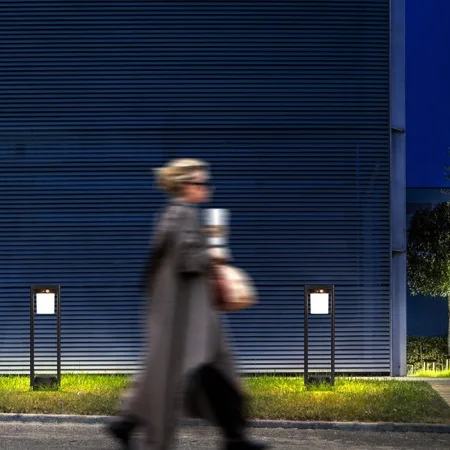 NEW Design led solar PIR pillar lamp 2000mah die aluminum wall lamp with motion sensor  dimmable portable garden light smart