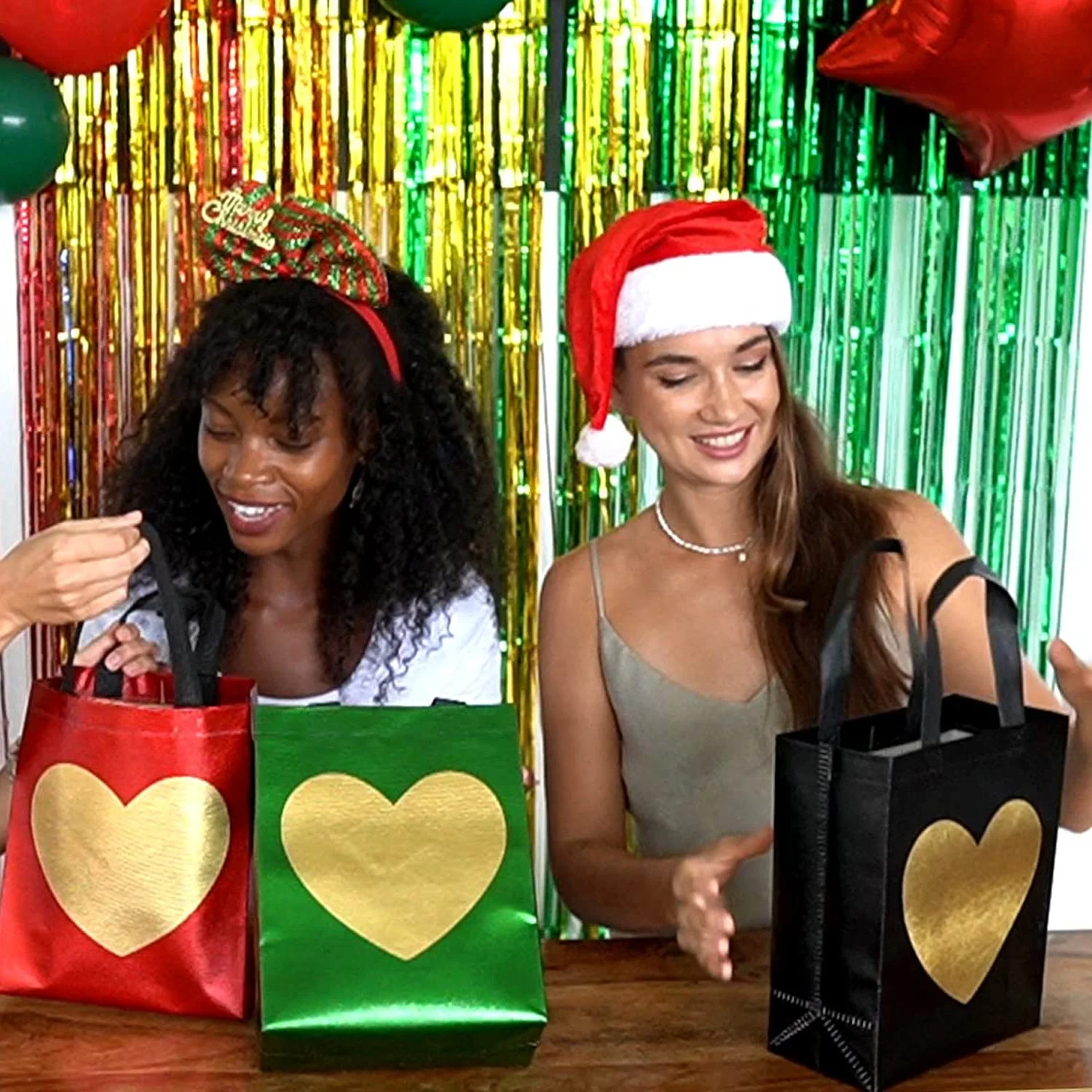 Christmas Party Medium Size Red Green Black Eco-friendly Gift Glossy Finish Reusable Non Woven Pp Bag With Shiny Gold Heart
