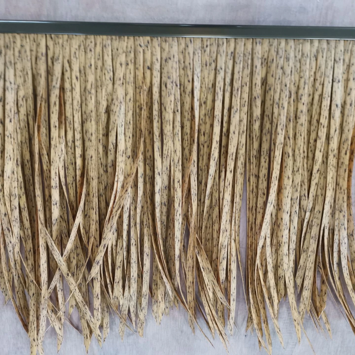 Inset Resistance Natural Looking Synthetic Thatch Roofing Plastic Thatch (1600626349517)
