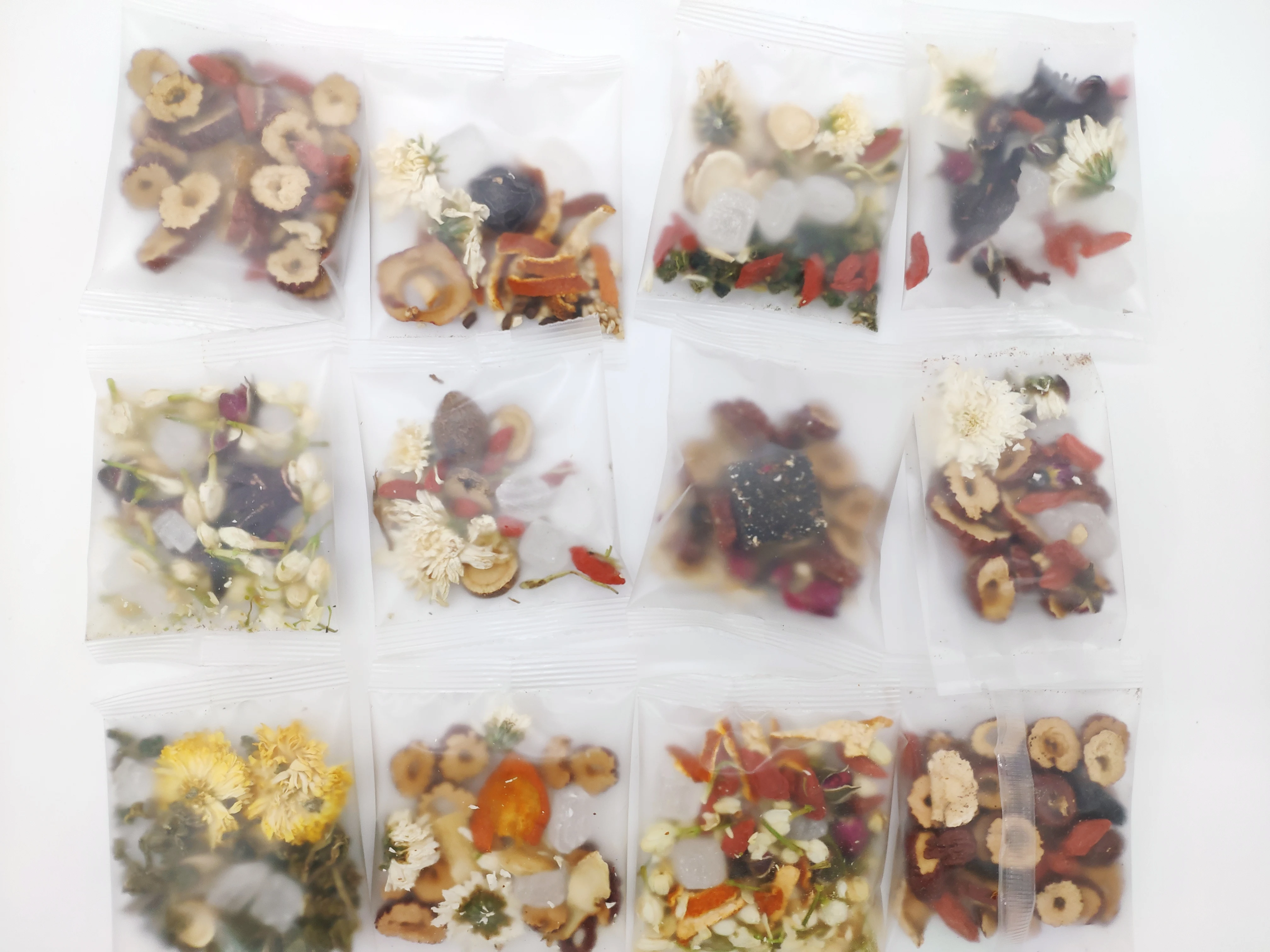 Премиум китайские сушеные цветы травяной чай Гибискус Роза Gojiberry Хризантема смешанный для облегчения