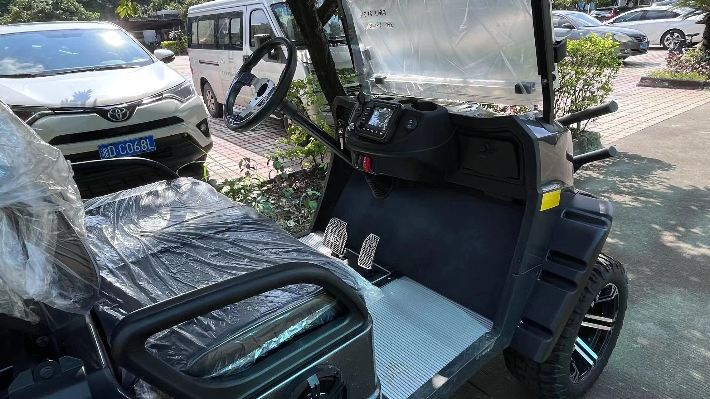 Custom 2 4 6 8 seater Golf Cart Beach Golf Buggy Lifted Off-Road Cart Newly Design Hunting Car Electric Vehicle