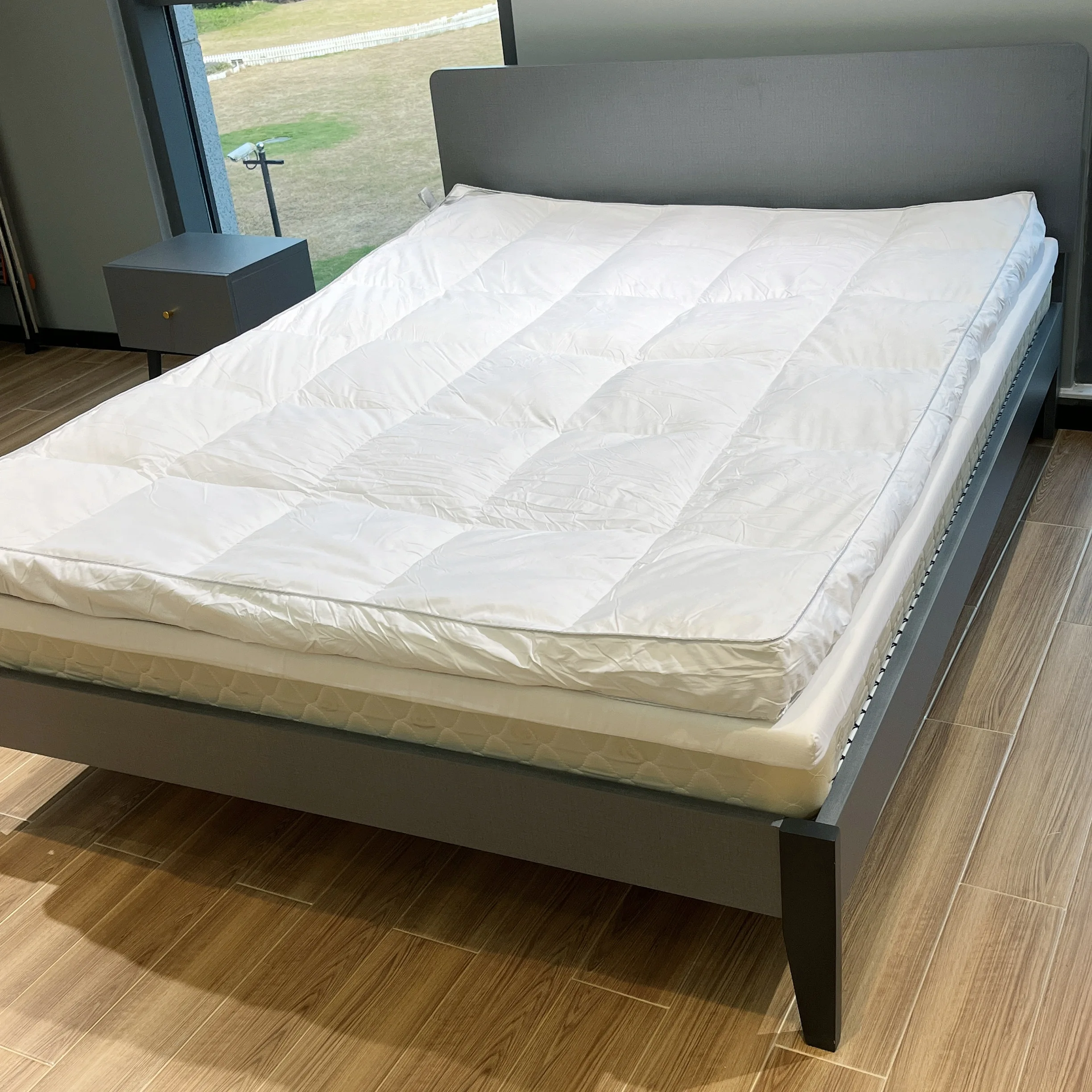 Luxury Adult Duck Feather Down Baffle Gusset Bed Topper Folding Floor Mattress Topper with Elastic Band