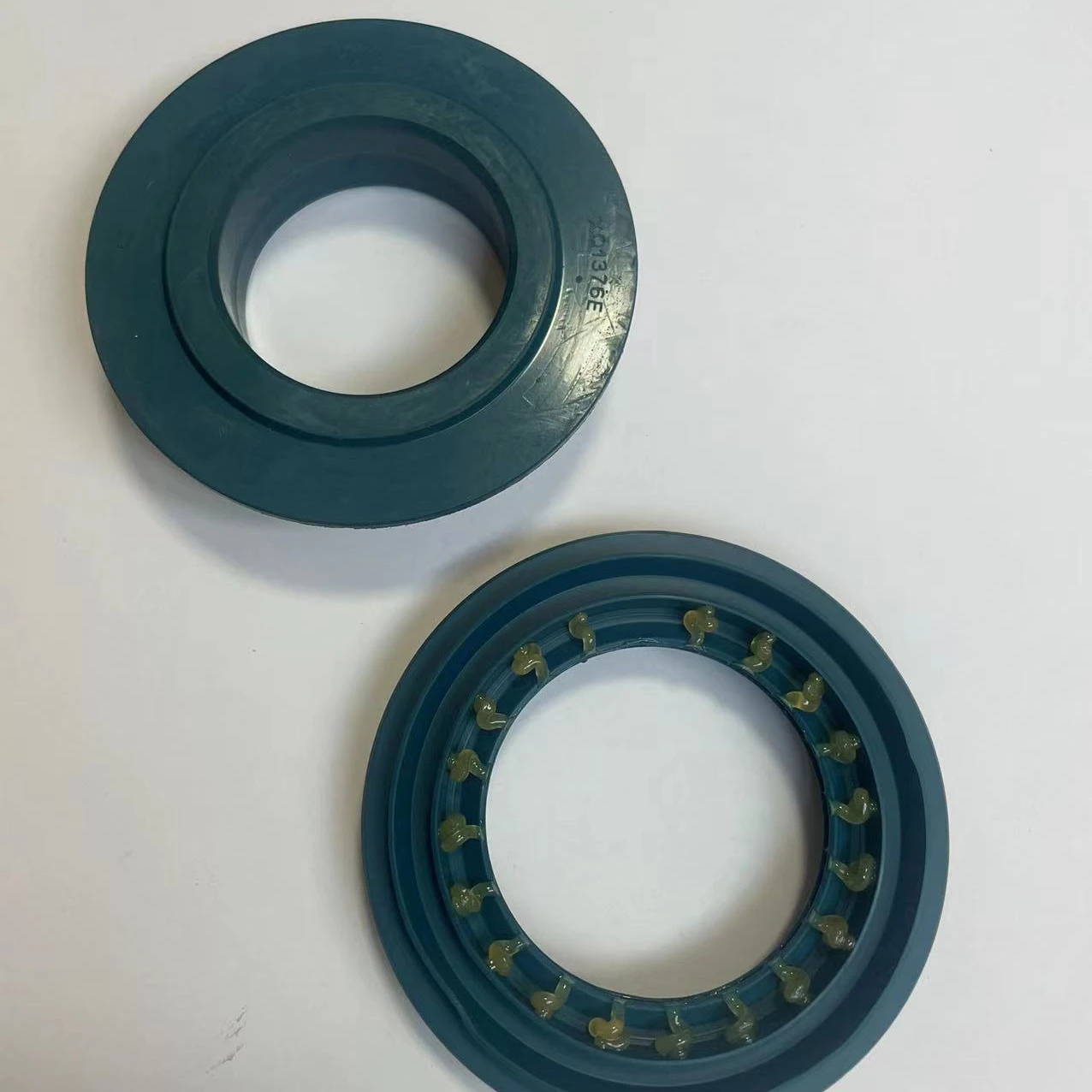 Anti-mud waterproof oil seal, combination oil seal, self-rotating oil seal